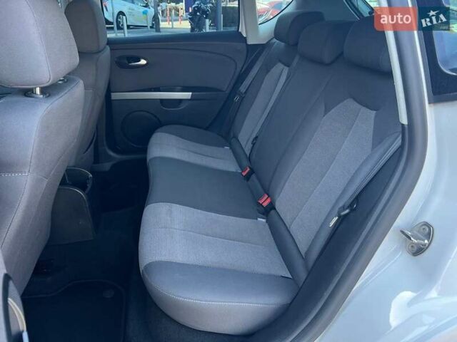 Белый Сеат Леон, объемом двигателя 1.39 л и пробегом 153 тыс. км за 5190 $, фото 8 на Automoto.ua