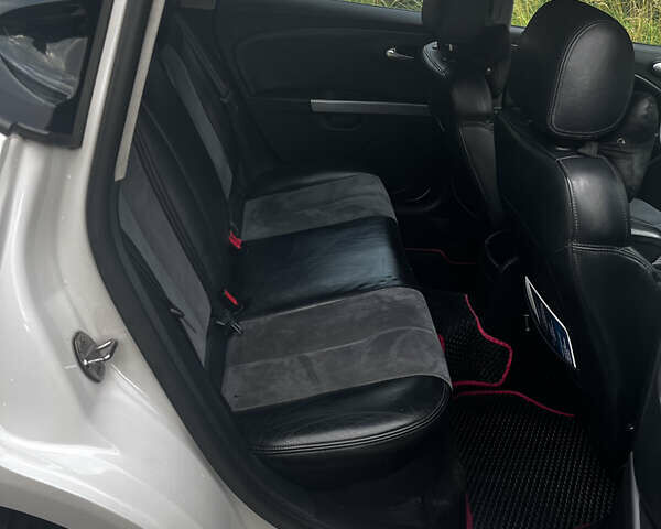 Білий Сеат Leon, об'ємом двигуна 1.6 л та пробігом 230 тис. км за 6650 $, фото 15 на Automoto.ua