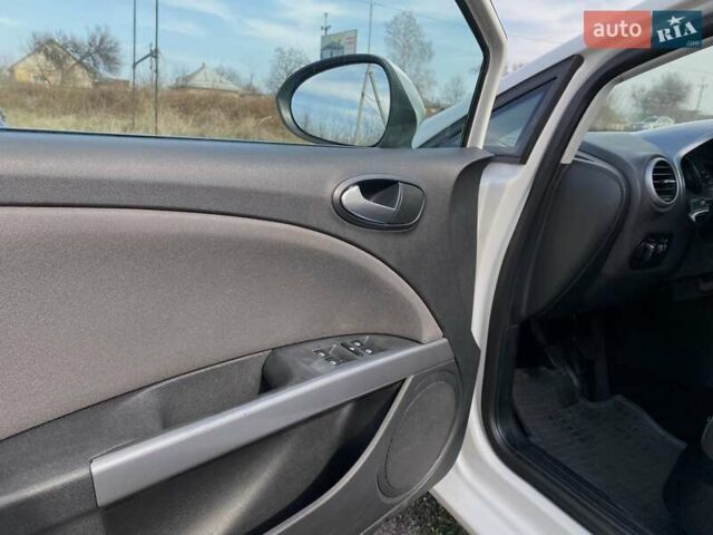 Белый Сеат Леон, объемом двигателя 1.39 л и пробегом 189 тыс. км за 5300 $, фото 10 на Automoto.ua