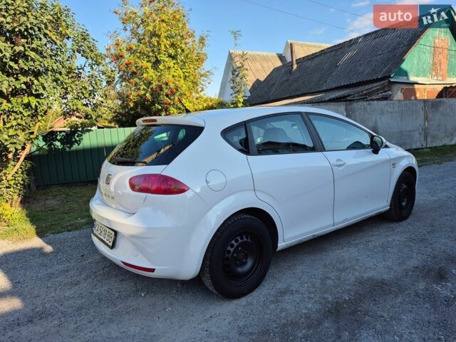 Білий Сеат Leon, об'ємом двигуна 1.2 л та пробігом 230 тис. км за 4300 $, фото 3 на Automoto.ua