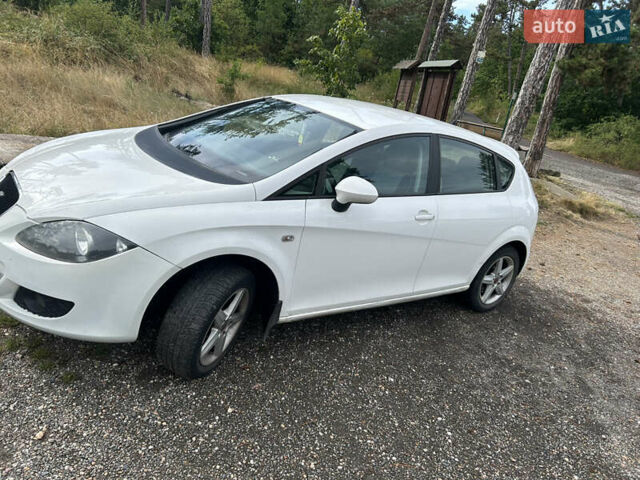 Белый Сеат Леон, объемом двигателя 1.4 л и пробегом 147 тыс. км за 5200 $, фото 3 на Automoto.ua