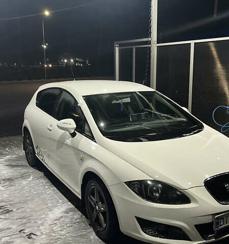 Белый Сеат Леон, объемом двигателя 1.39 л и пробегом 219 тыс. км за 5500 $, фото 9 на Automoto.ua