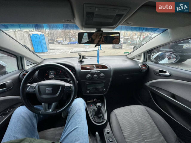 Белый Сеат Леон, объемом двигателя 1.39 л и пробегом 288 тыс. км за 5000 $, фото 14 на Automoto.ua