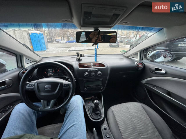 Білий Сеат Leon, об'ємом двигуна 1.39 л та пробігом 288 тис. км за 5400 $, фото 7 на Automoto.ua