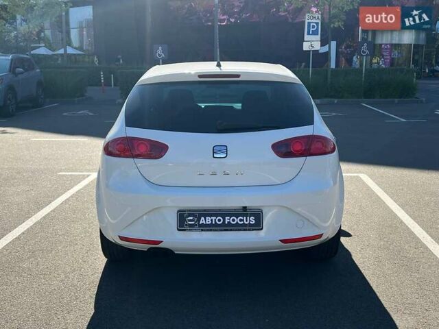 Белый Сеат Леон, объемом двигателя 1.39 л и пробегом 153 тыс. км за 5190 $, фото 5 на Automoto.ua