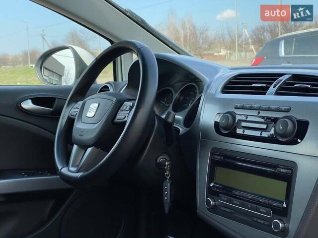 Белый Сеат Леон, объемом двигателя 1.39 л и пробегом 189 тыс. км за 5300 $, фото 13 на Automoto.ua