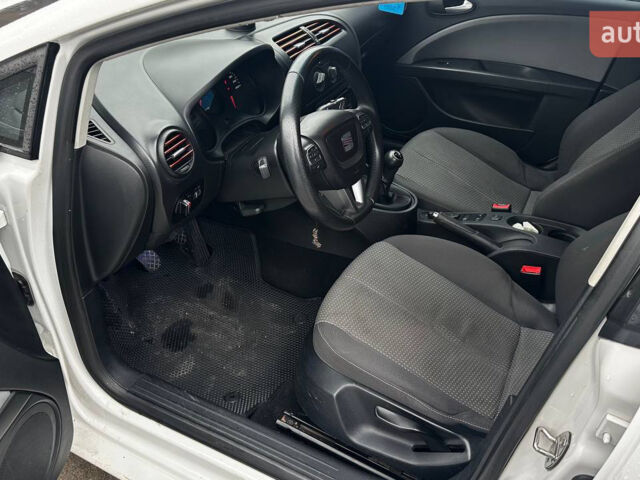 Білий Сеат Leon, об'ємом двигуна 1.39 л та пробігом 288 тис. км за 5400 $, фото 6 на Automoto.ua