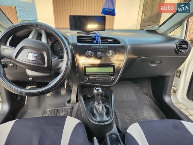 Белый Сеат Леон, объемом двигателя 1.39 л и пробегом 209 тыс. км за 4699 $, фото 19 на Automoto.ua