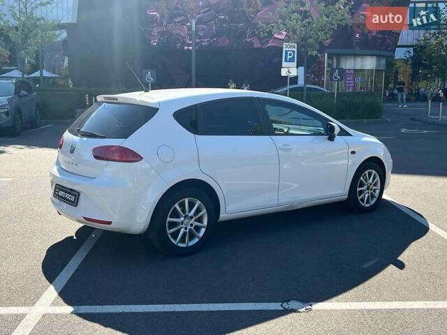 Белый Сеат Леон, объемом двигателя 1.39 л и пробегом 153 тыс. км за 5190 $, фото 6 на Automoto.ua