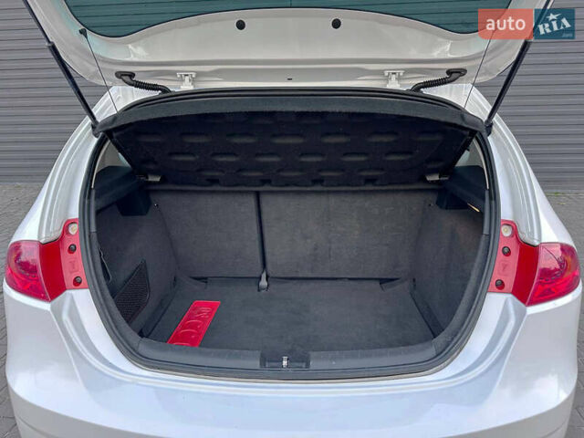 Белый Сеат Леон, объемом двигателя 1.2 л и пробегом 240 тыс. км за 7700 $, фото 8 на Automoto.ua