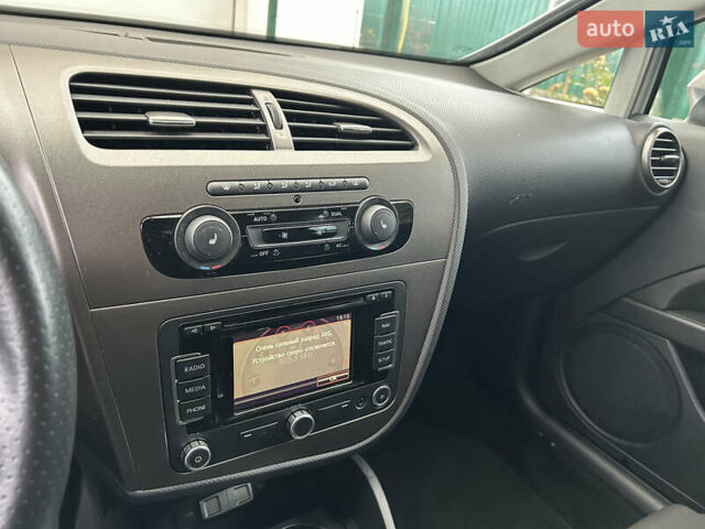 Белый Сеат Леон, объемом двигателя 1.8 л и пробегом 153 тыс. км за 9000 $, фото 24 на Automoto.ua