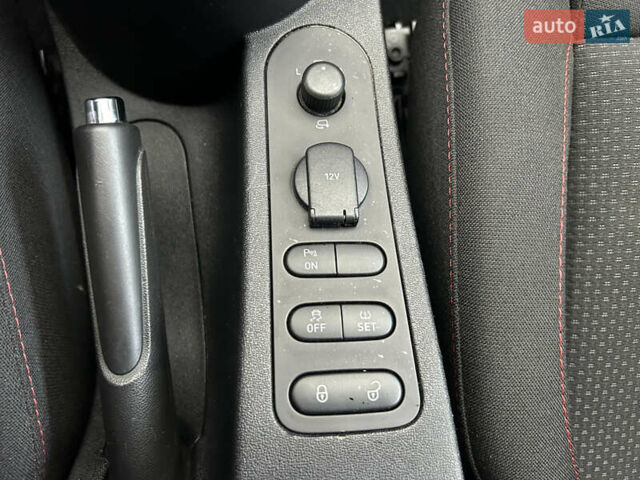 Белый Сеат Леон, объемом двигателя 1.8 л и пробегом 153 тыс. км за 9000 $, фото 29 на Automoto.ua