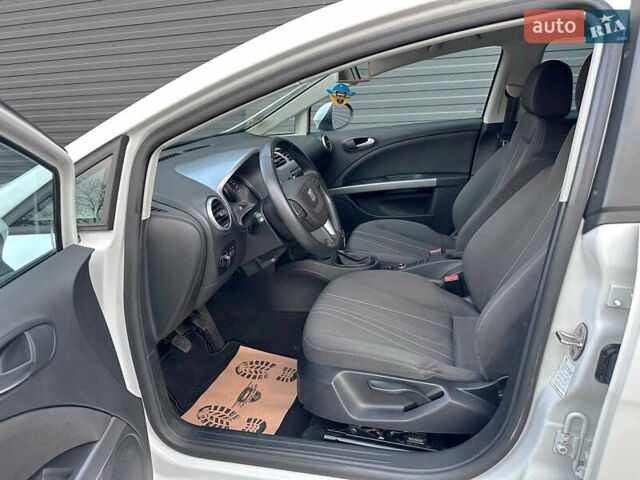 Белый Сеат Леон, объемом двигателя 1.2 л и пробегом 240 тыс. км за 7700 $, фото 4 на Automoto.ua