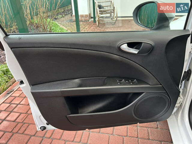 Белый Сеат Леон, объемом двигателя 1.8 л и пробегом 153 тыс. км за 9000 $, фото 39 на Automoto.ua