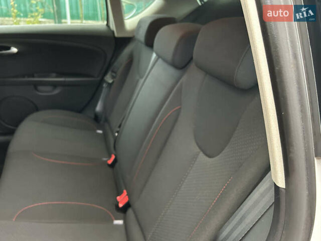 Белый Сеат Леон, объемом двигателя 1.8 л и пробегом 153 тыс. км за 9000 $, фото 43 на Automoto.ua