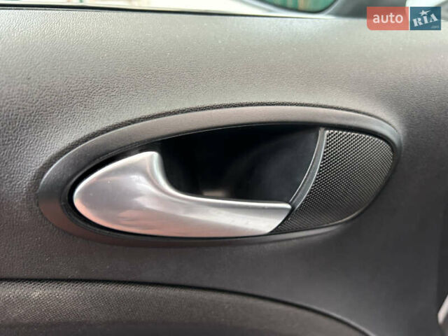 Белый Сеат Леон, объемом двигателя 1.8 л и пробегом 153 тыс. км за 9000 $, фото 41 на Automoto.ua