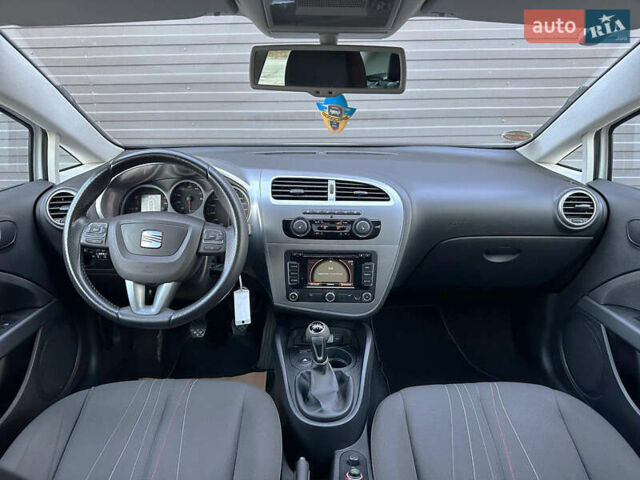Белый Сеат Леон, объемом двигателя 1.2 л и пробегом 240 тыс. км за 7700 $, фото 5 на Automoto.ua