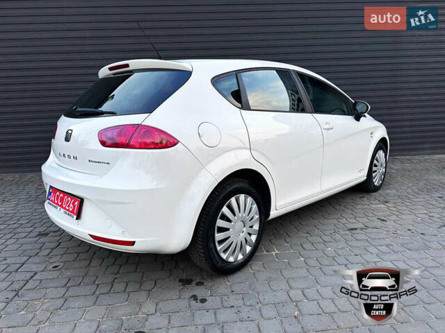 Белый Сеат Леон, объемом двигателя 1.2 л и пробегом 240 тыс. км за 7700 $, фото 1 на Automoto.ua