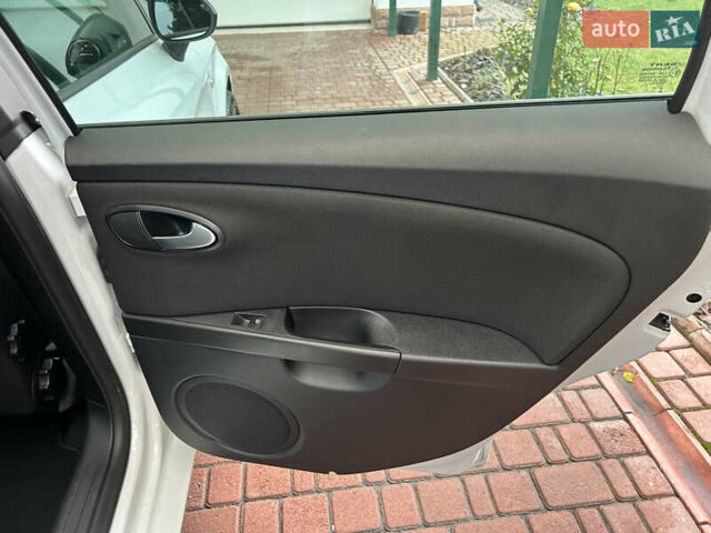 Белый Сеат Леон, объемом двигателя 1.8 л и пробегом 153 тыс. км за 9000 $, фото 56 на Automoto.ua