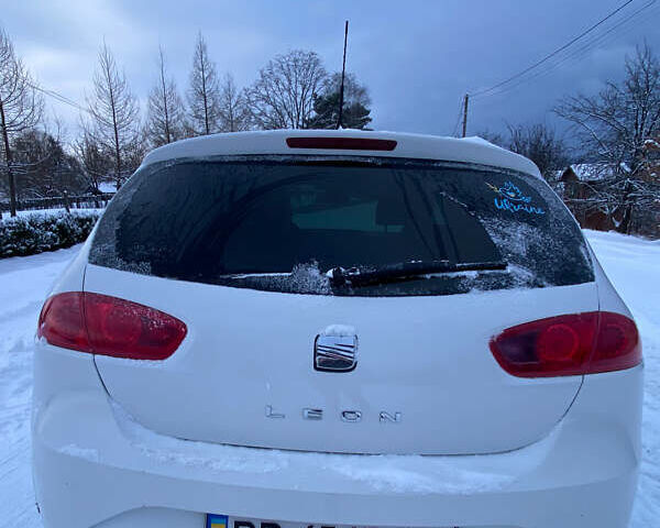 Белый Сеат Леон, объемом двигателя 1.6 л и пробегом 211 тыс. км за 6800 $, фото 3 на Automoto.ua