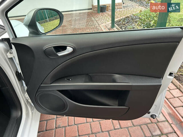 Белый Сеат Леон, объемом двигателя 1.8 л и пробегом 153 тыс. км за 9000 $, фото 63 на Automoto.ua