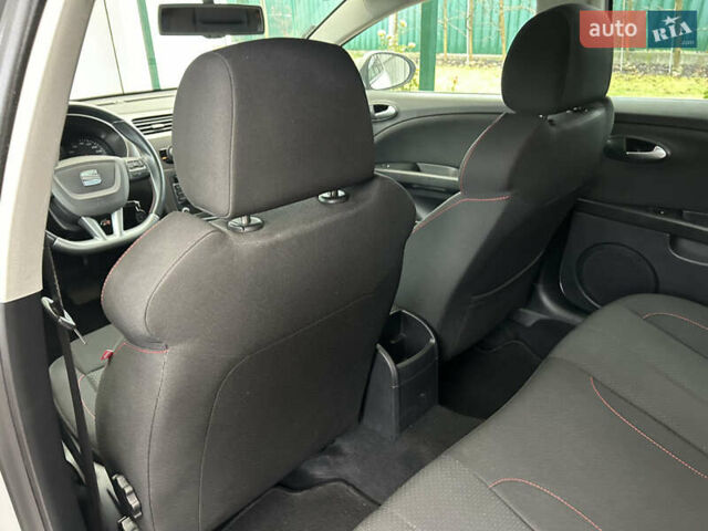 Белый Сеат Леон, объемом двигателя 1.8 л и пробегом 153 тыс. км за 9000 $, фото 45 на Automoto.ua