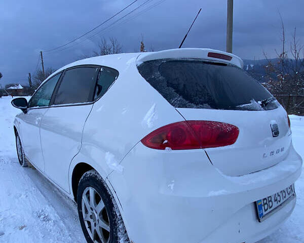 Белый Сеат Леон, объемом двигателя 1.6 л и пробегом 211 тыс. км за 6800 $, фото 2 на Automoto.ua