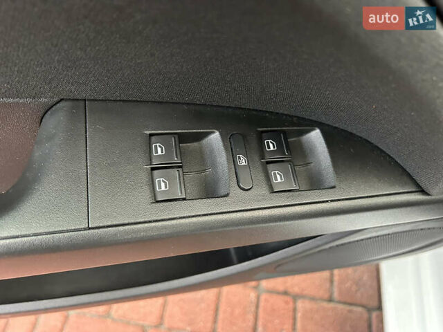 Белый Сеат Леон, объемом двигателя 1.8 л и пробегом 153 тыс. км за 9000 $, фото 40 на Automoto.ua