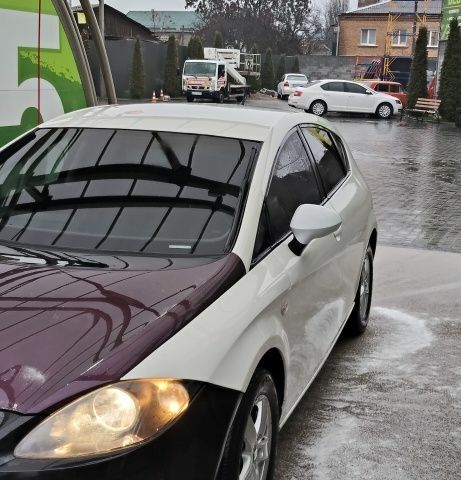 Белый Сеат Леон, объемом двигателя 1.2 л и пробегом 155 тыс. км за 3499 $, фото 1 на Automoto.ua