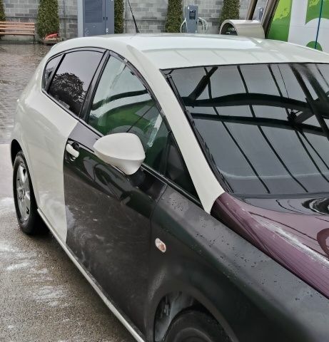 Белый Сеат Леон, объемом двигателя 1.2 л и пробегом 155 тыс. км за 3499 $, фото 2 на Automoto.ua