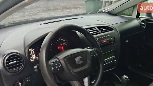Белый Сеат Леон, объемом двигателя 1.2 л и пробегом 156 тыс. км за 3499 $, фото 6 на Automoto.ua