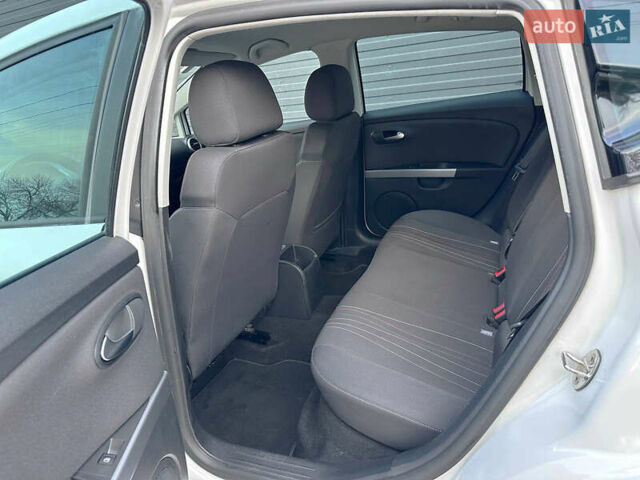 Белый Сеат Леон, объемом двигателя 1.2 л и пробегом 240 тыс. км за 7700 $, фото 6 на Automoto.ua