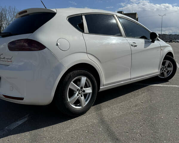 Білий Сеат Leon, об'ємом двигуна 1.2 л та пробігом 150 тис. км за 7499 $, фото 9 на Automoto.ua
