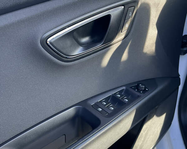 Сеат Леон 2012 в Луцке на Automoto.ua Белый Сеат Леон, объемом двигателя 1.4 л и пробегом 282 тыс. км за 7500 $, фото 7 на Automoto.ua