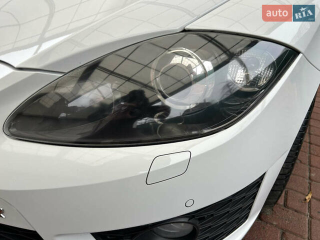 Белый Сеат Леон, объемом двигателя 1.8 л и пробегом 153 тыс. км за 9000 $, фото 12 на Automoto.ua