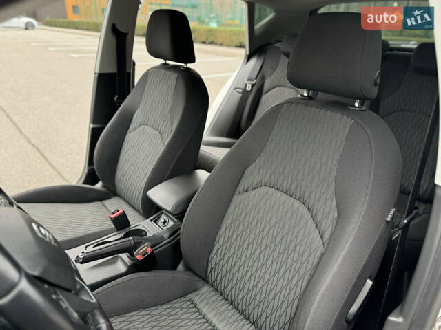 Белый Сеат Леон, объемом двигателя 1.6 л и пробегом 180 тыс. км за 9999 $, фото 48 на Automoto.ua
