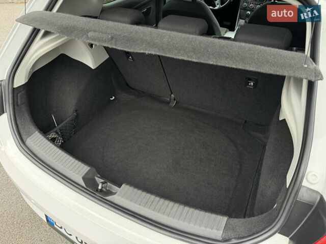 Белый Сеат Леон, объемом двигателя 1.6 л и пробегом 180 тыс. км за 9999 $, фото 74 на Automoto.ua