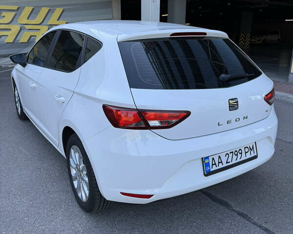 Белый Сеат Леон, объемом двигателя 1.6 л и пробегом 228 тыс. км за 9900 $, фото 4 на Automoto.ua