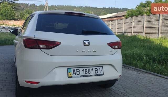 Білий Сеат Leon, об'ємом двигуна 1.2 л та пробігом 142 тис. км за 8500 $, фото 2 на Automoto.ua