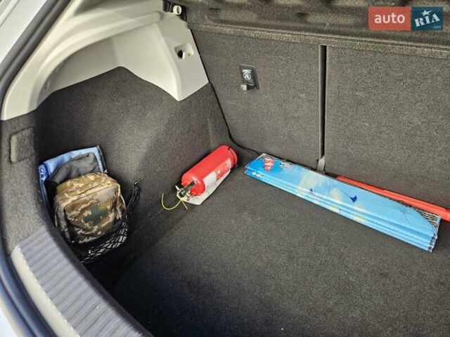 Сеат Леон 2013 в Черкассах на Automoto.ua Белый Сеат Леон, объемом двигателя 1.8 л и пробегом 134 тыс. км за 13400 $, фото 19 на Automoto.ua