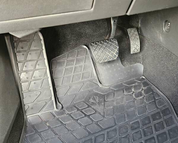 Сеат Леон 2013 в Черкассах на Automoto.ua Белый Сеат Леон, объемом двигателя 1.8 л и пробегом 134 тыс. км за 13400 $, фото 14 на Automoto.ua