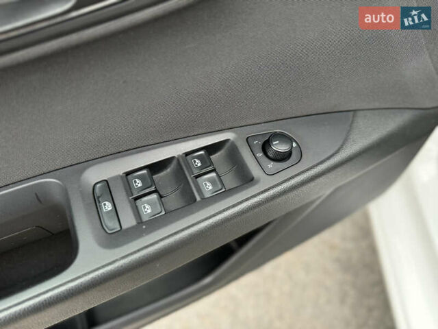 Белый Сеат Леон, объемом двигателя 1.6 л и пробегом 180 тыс. км за 9999 $, фото 41 на Automoto.ua