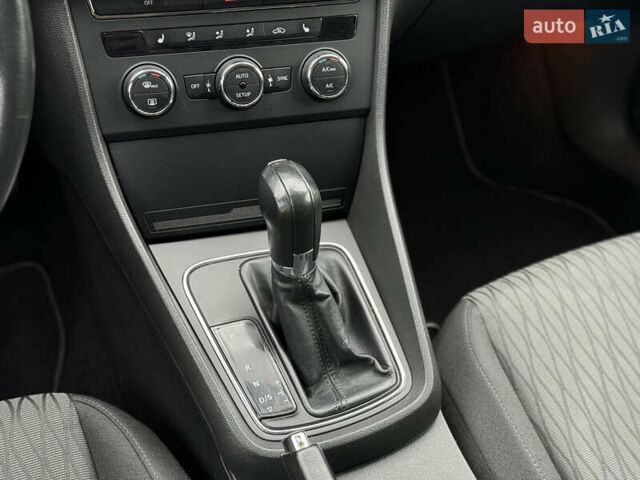 Білий Сеат Leon, об'ємом двигуна 1.6 л та пробігом 180 тис. км за 10499 $, фото 62 на Automoto.ua