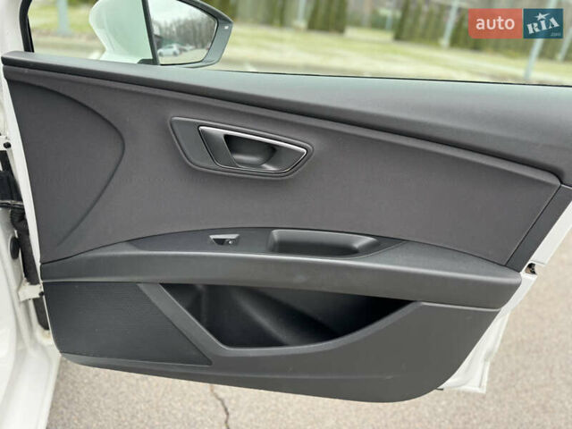 Белый Сеат Леон, объемом двигателя 1.6 л и пробегом 180 тыс. км за 9999 $, фото 53 на Automoto.ua