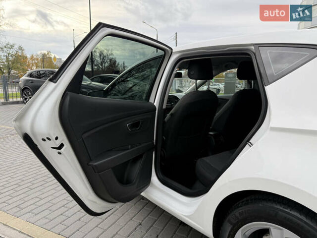 Білий Сеат Leon, об'ємом двигуна 1.6 л та пробігом 180 тис. км за 10700 $, фото 16 на Automoto.ua