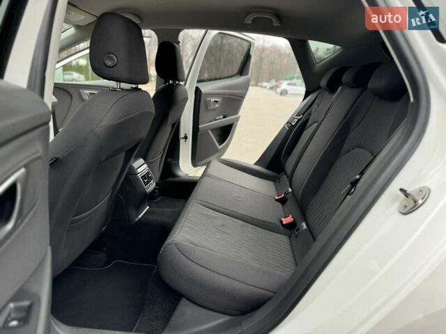 Белый Сеат Леон, объемом двигателя 1.6 л и пробегом 180 тыс. км за 9999 $, фото 49 на Automoto.ua