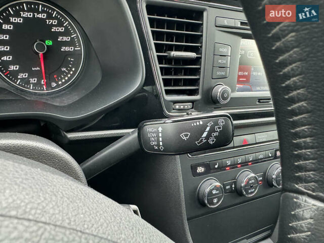 Білий Сеат Leon, об'ємом двигуна 1.6 л та пробігом 180 тис. км за 10499 $, фото 72 на Automoto.ua