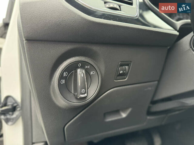 Білий Сеат Leon, об'ємом двигуна 1.6 л та пробігом 180 тис. км за 10499 $, фото 47 на Automoto.ua