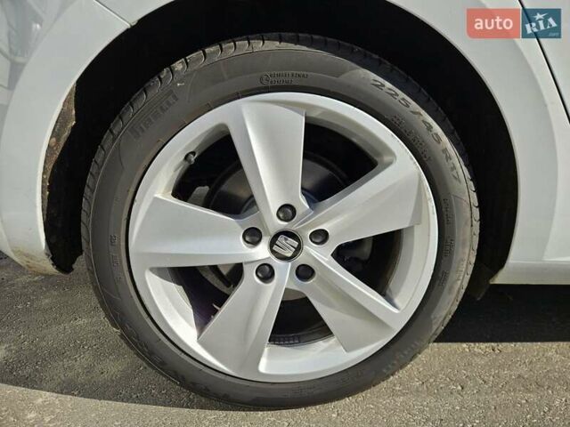 Сеат Леон 2013 в Черкассах на Automoto.ua Белый Сеат Леон, объемом двигателя 1.8 л и пробегом 134 тыс. км за 13400 $, фото 31 на Automoto.ua