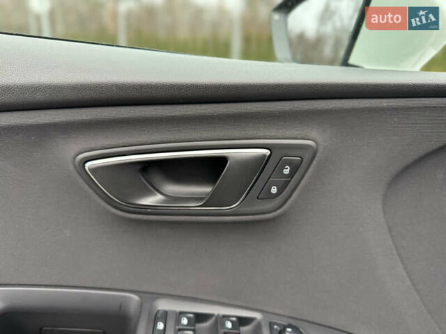 Белый Сеат Леон, объемом двигателя 1.6 л и пробегом 180 тыс. км за 9999 $, фото 42 на Automoto.ua